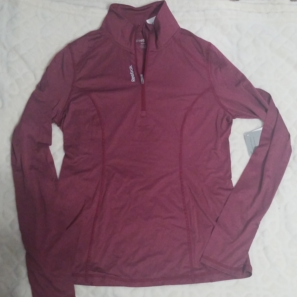 Long sleeve athletic shirt